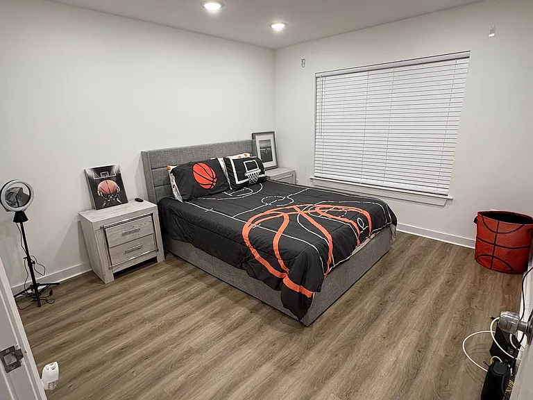 2838 Watauga Ave — Photo 3