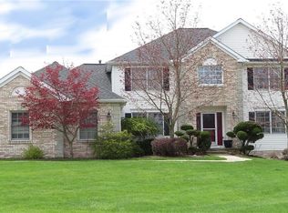 6649 Willow Lake Dr, North Royalton, OH 44133