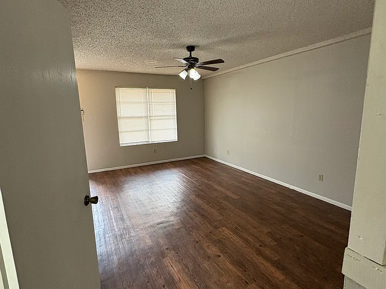 1919 S 4th St #400 — Photo 7