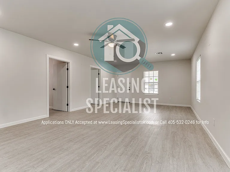 303 E Frank St — Photo 8