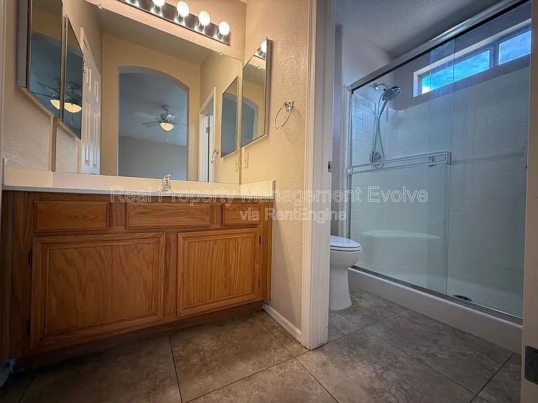 6814 W Louise Dr — Photo 14