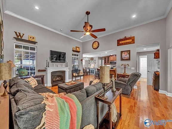 3rd image of 2245 Pond Rd