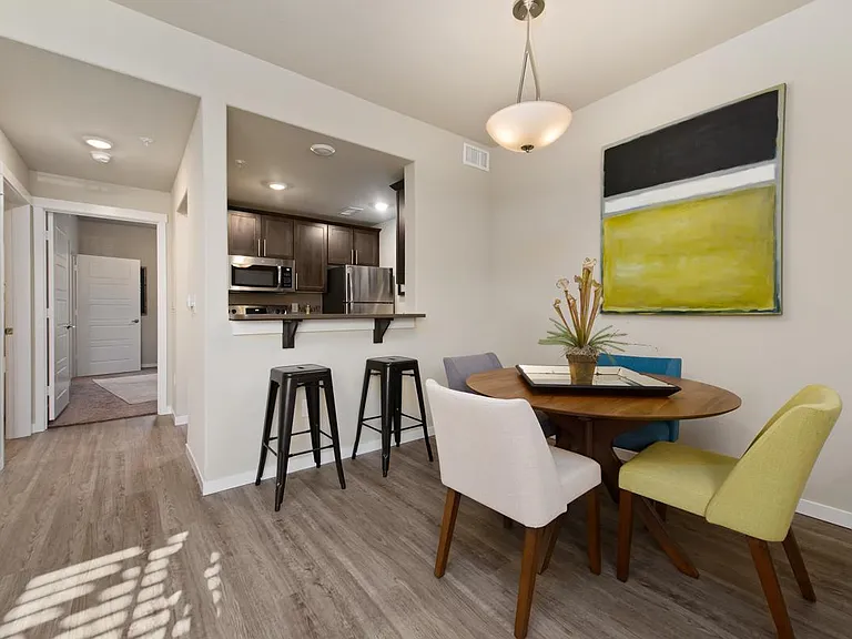 K-Ten Place Apartments — Photo 4