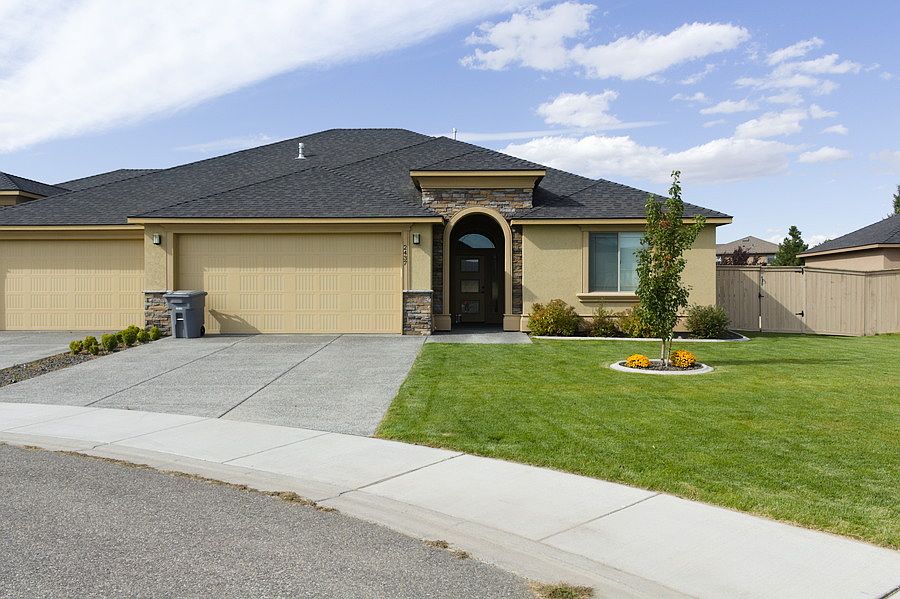 1st image of 2437 Bramasole Dr #1