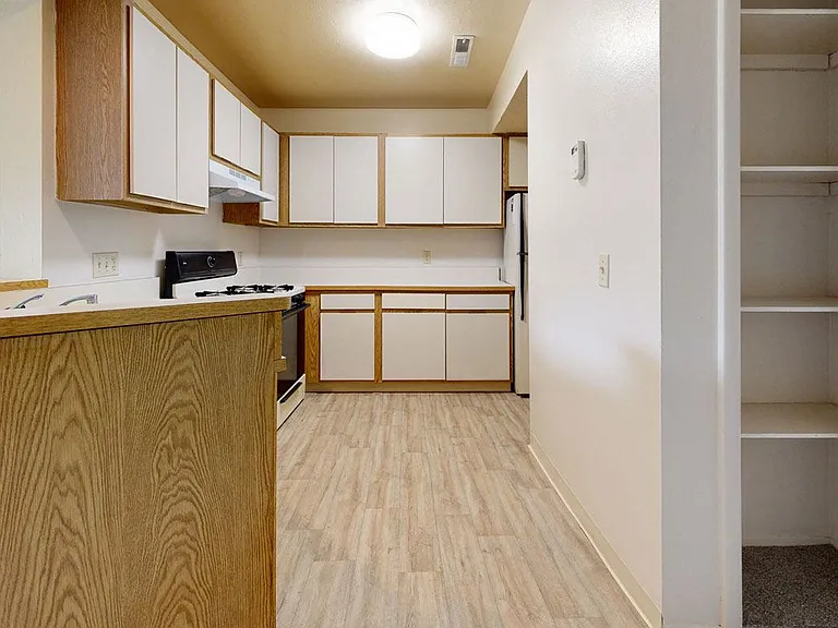 South Bridge Apartments — Photo 63