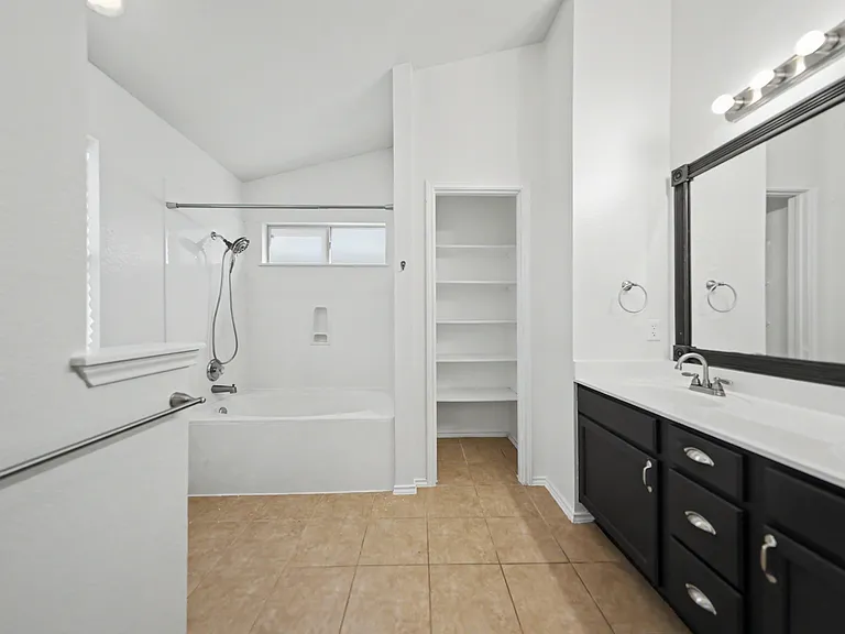 4502 Golden Gate Dr — Photo 15