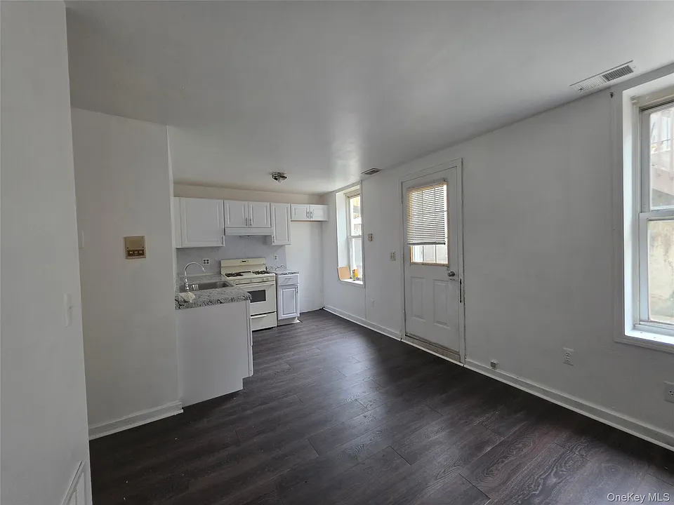 8 Main St #1