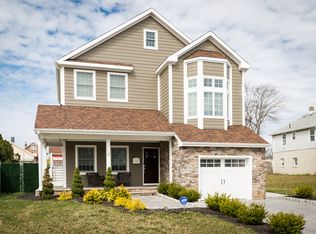 41 Hornsby St, Fords, NJ 08863