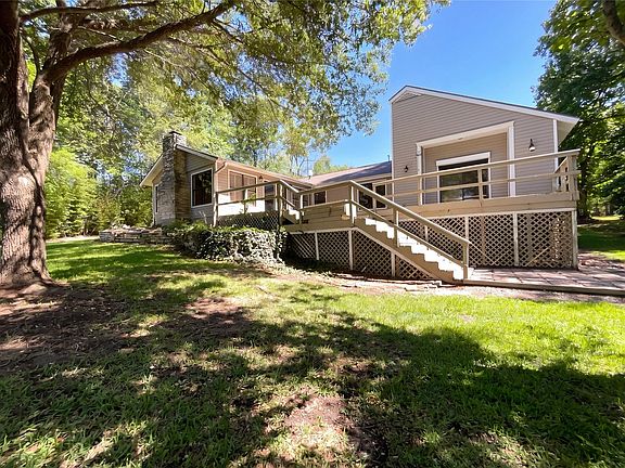 5th image of 241 Greenbriar Dr