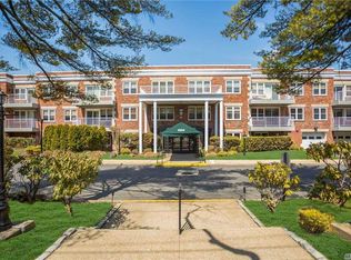 1534 Broadway APT 211, Hewlett, NY 11557