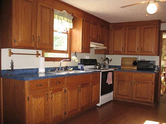 2nd image of 107 Hampton Ln