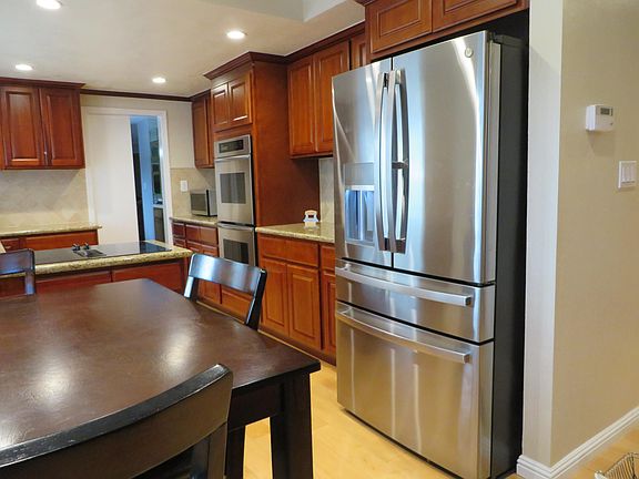 3rd image of 35 Landa Ln