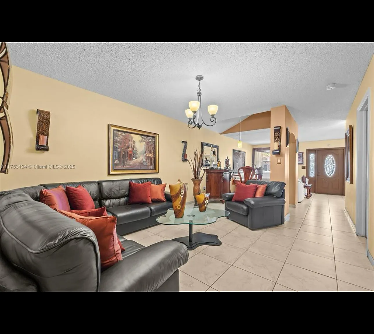 2 bed, 1.5 bath, 3300 sqft, $3,500 — Photo 4