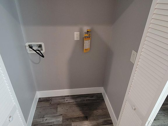 Washer and Dryer Room 
Side by Side