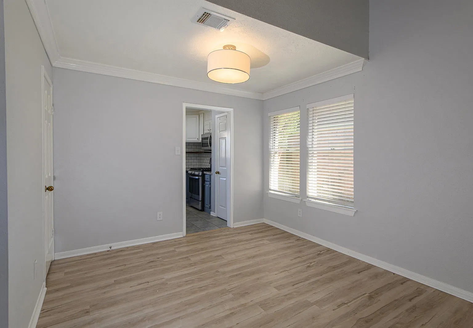 3 bed, 2.5 bath, 2160 sqft, $2,400 — Photo 4