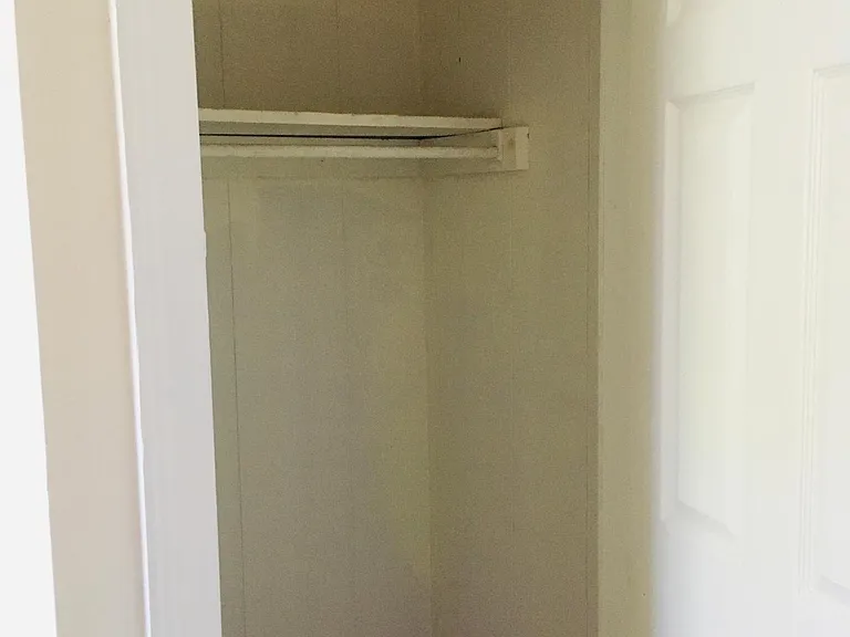 502 NW Front St #A — Photo 16