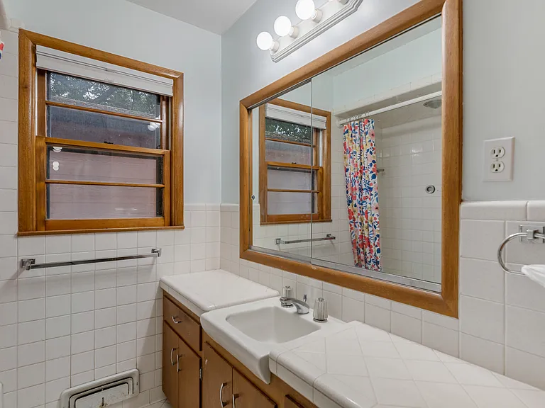 900 N Saint James Pl — Photo 16