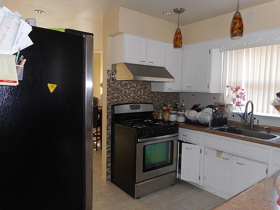 3rd image of 4861 N Oak Park Ave
