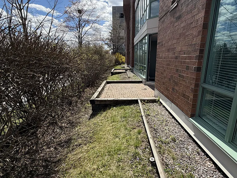 550 Cambridge St S #102 — Photo 28