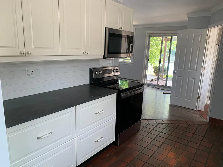 140 Riverbank Rd #B — Photo 5