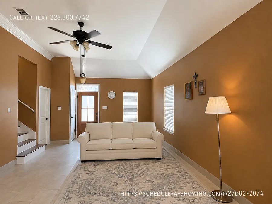 4 bed, 1852 sqft, $2,100 — Photo 2