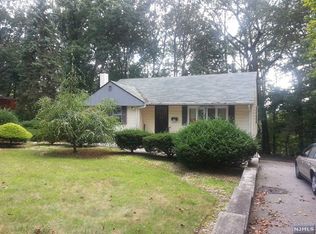 118 Armour Rd, Mahwah, NJ 07430