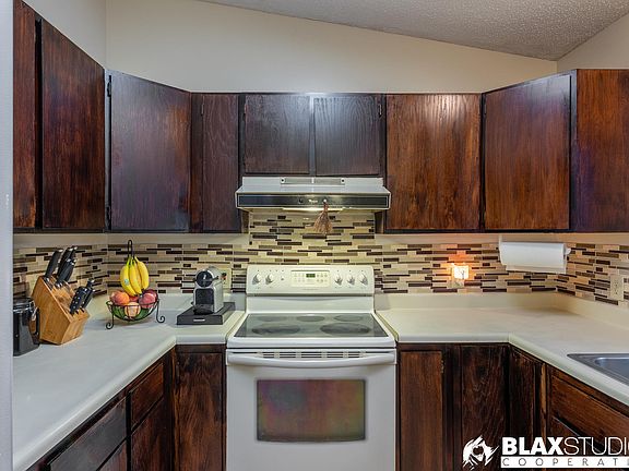 3rd image of 3134 Amber Ave