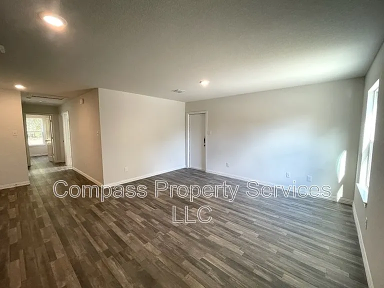 1114B Chestnut St — Photo 5