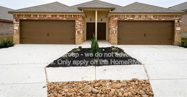 390 Joanne Loop #A — Photo 1