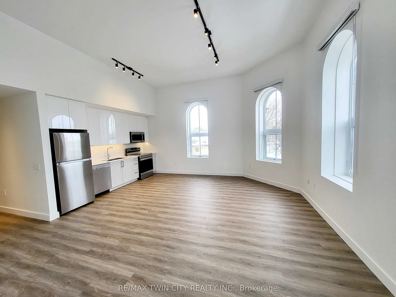 Studio, $1,800 — Photo 2