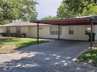 511 Patterson St, Bowie, TX 76230