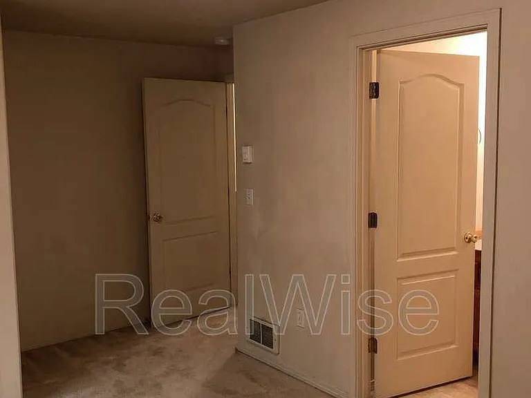 2621 NW Cedar Ave #4 — Photo 18