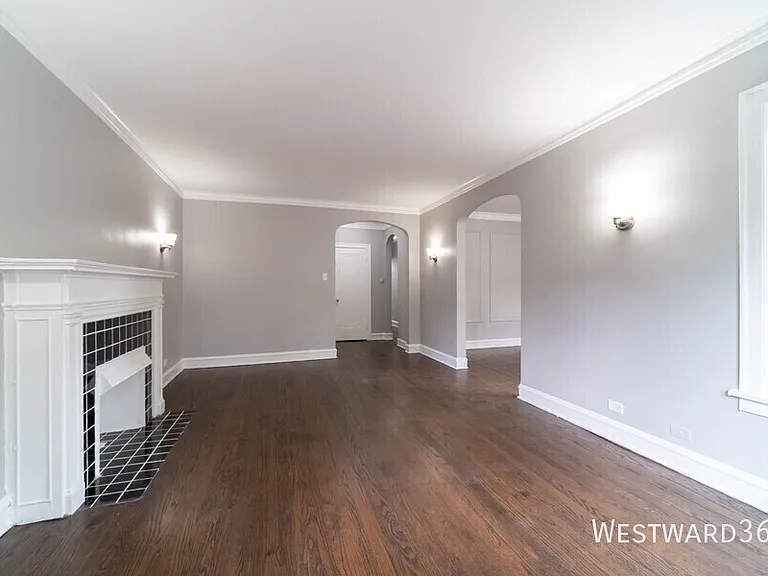 2136 W Arthur Ave #1 — Photo 1