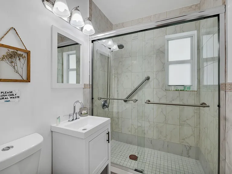 1031 NE Little River Dr — Photo 11