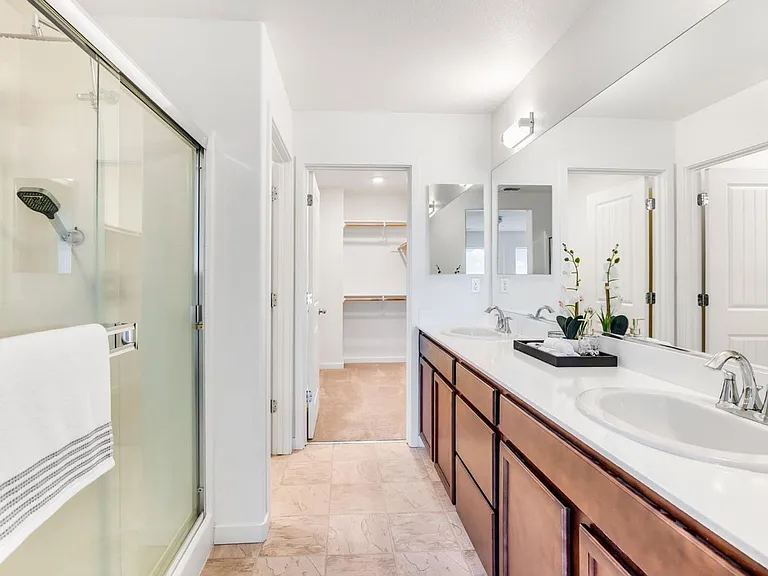 10946 International Dr — Photo 25