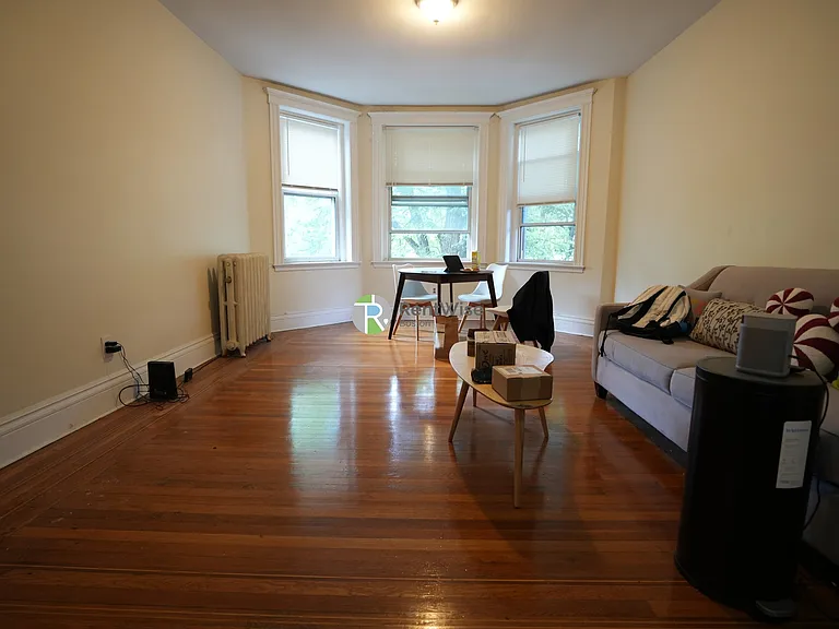 22 Euston St #5 — Photo 3