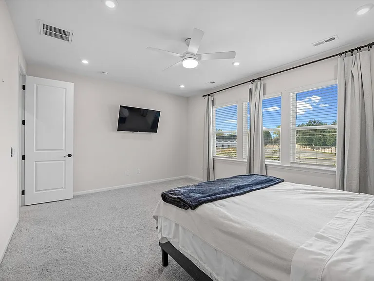 217 Brooks Springs Dr — Photo 22