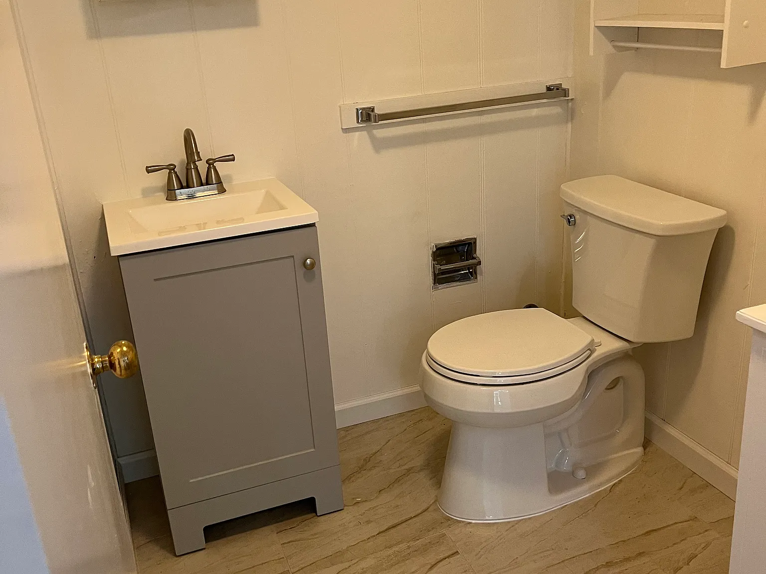 425 Butternut Ct — Photo 4