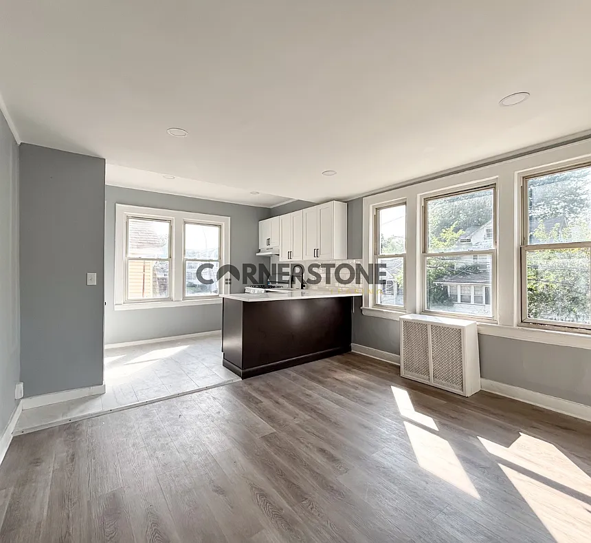 16-18 Crescent Ave — Photo 3