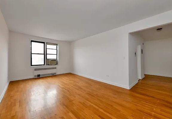 5th image of 7111 Yellowstone Blvd APT 7S