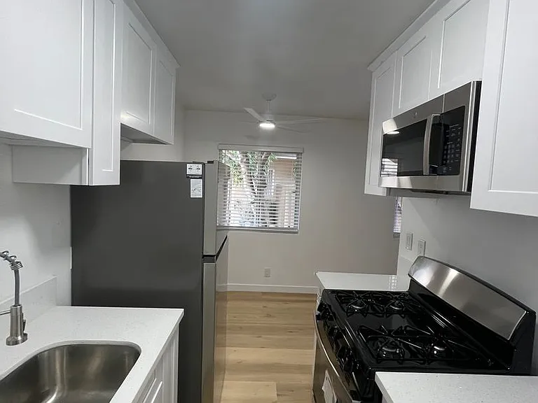 837 W Beach Ave #839 — Photo 12
