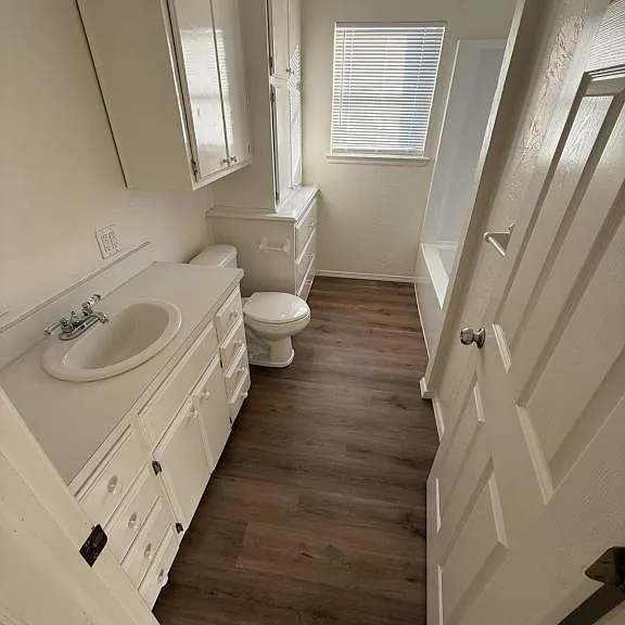 1102 N Lee St — Photo 8