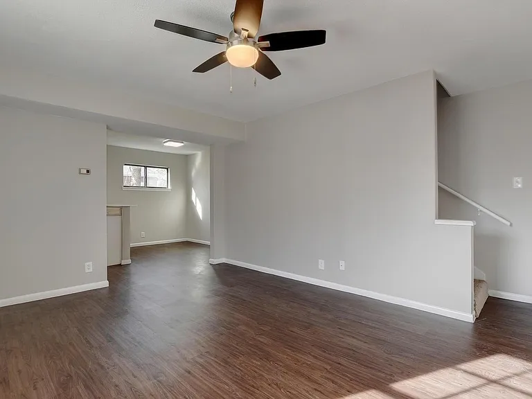 303 W 40th St #101 — Photo 3