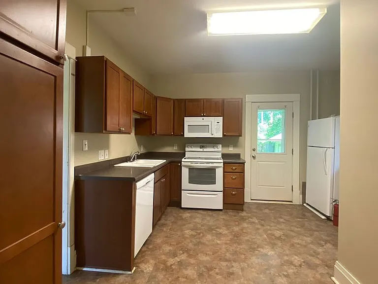 520 Church St — Photo 15
