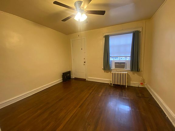 2nd image of 3004 Monument Ave #10