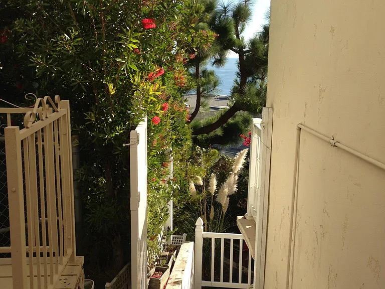 2518 Encina Way #B — Photo 5