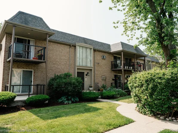 1715 E Forteen Mile Rd, Birmingham, MI 48009