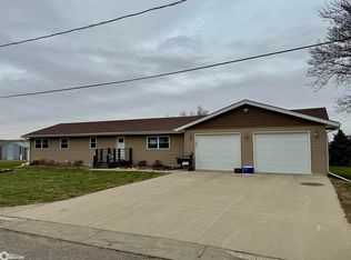 603 1st St, Dedham, IA 51440
