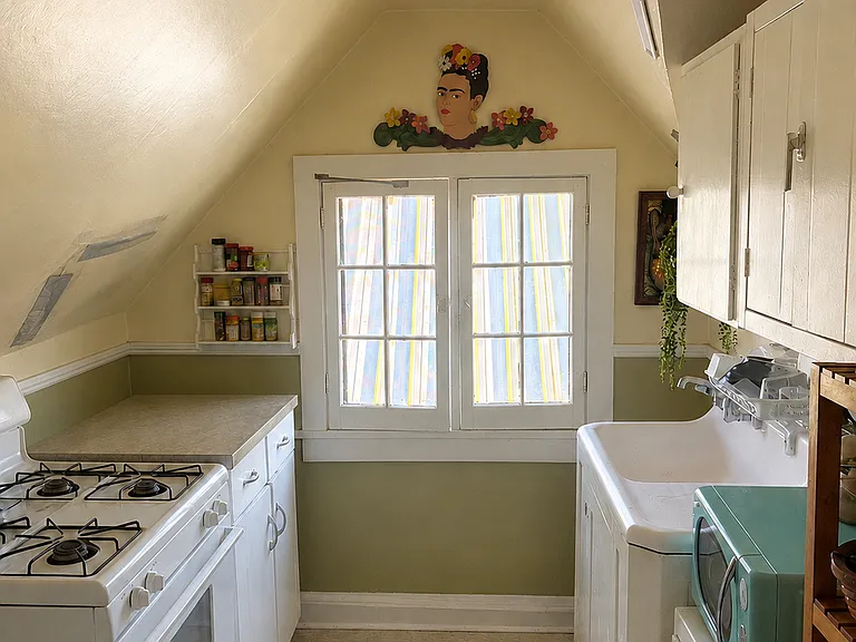 757 E 4th Ave #6 — Photo 2
