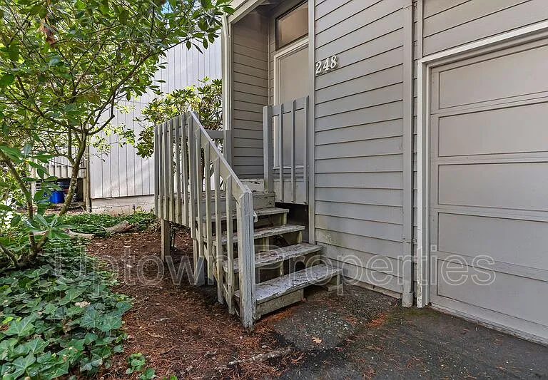 248 Cervantes — Photo 26